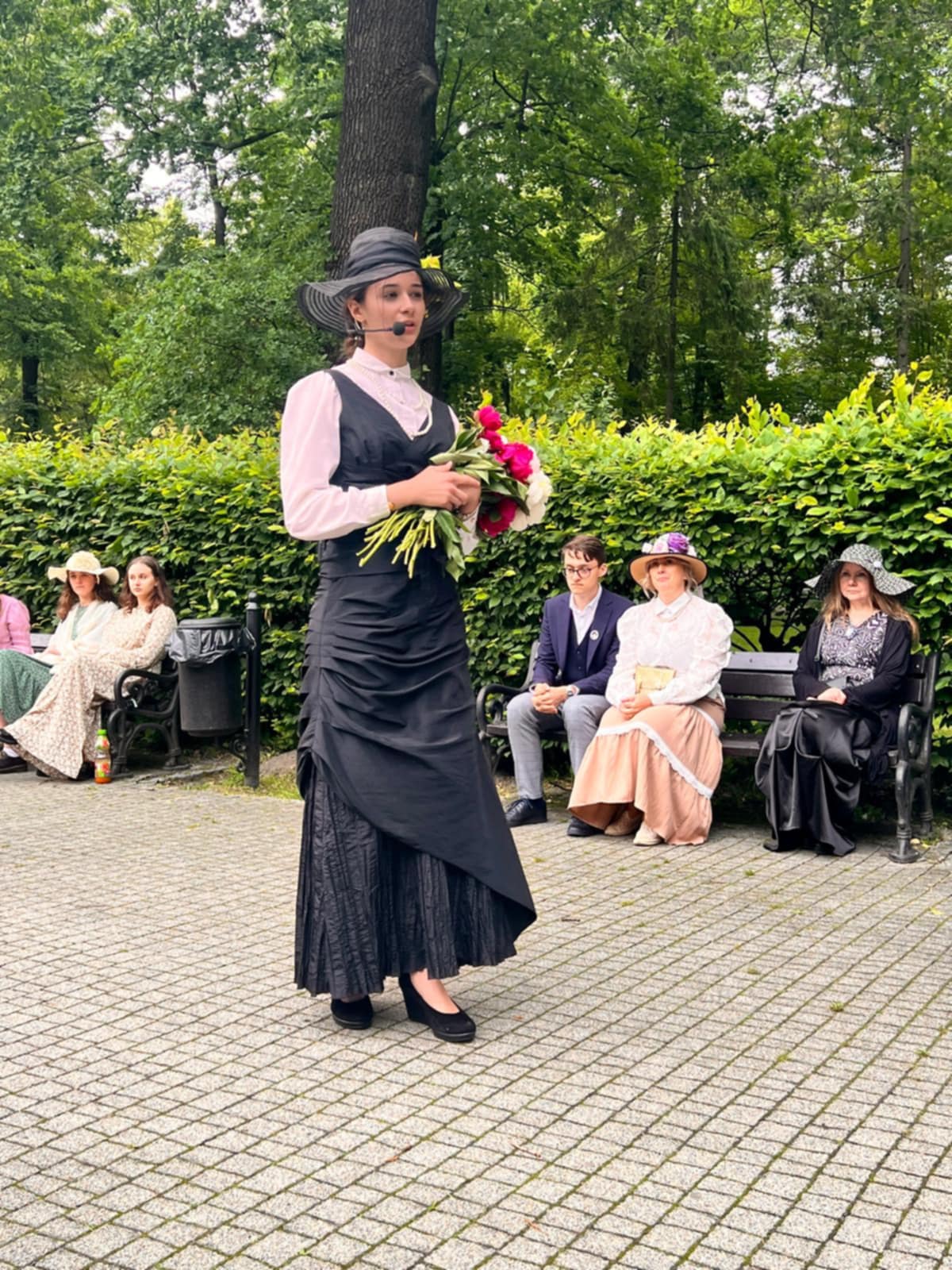 Zdjęcie Urodziny MK 2025 (28)26687b3f-3071-4171-93cb-4cbfa0540f49.jpeg w galerii Urodziny patronki II LO na Sądeckich Plantach